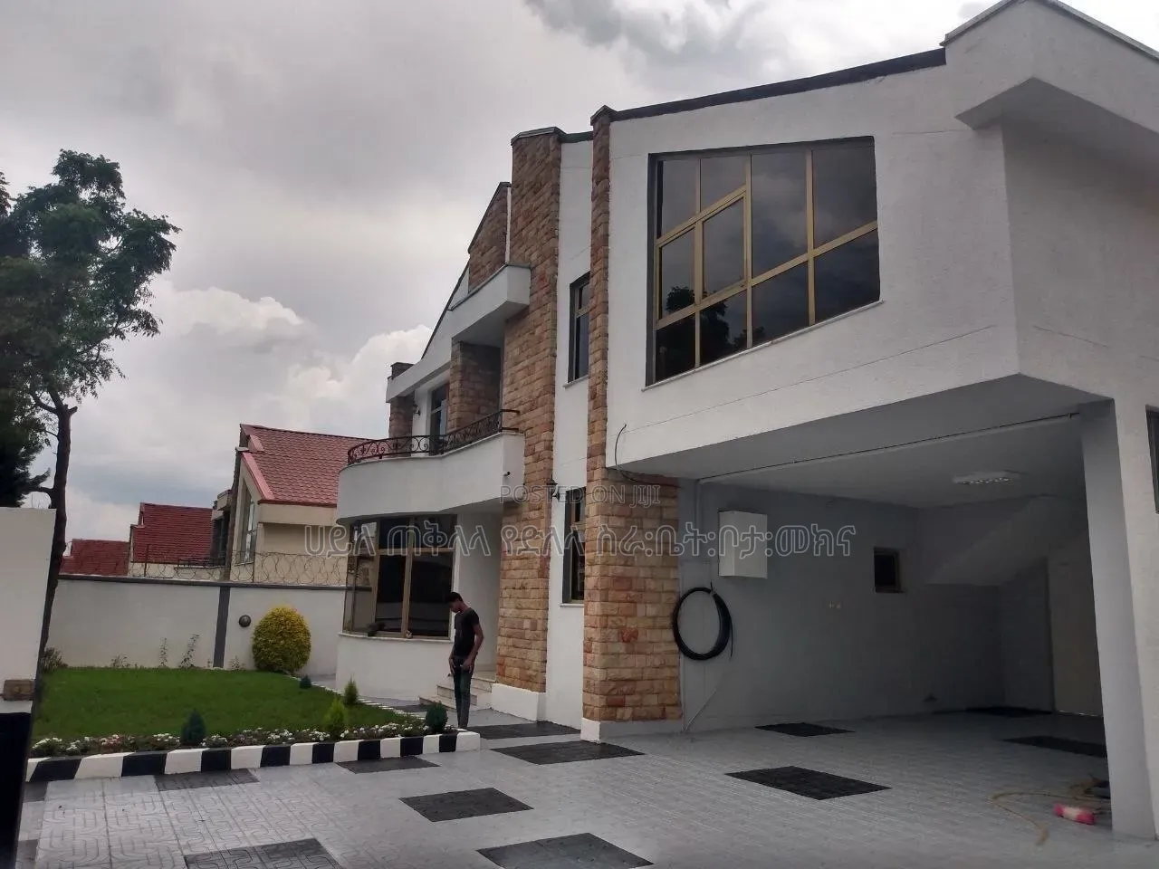 Furnished 9bdrm Townhouse/Terrace in Cmc Sunshine, Yeka for sale