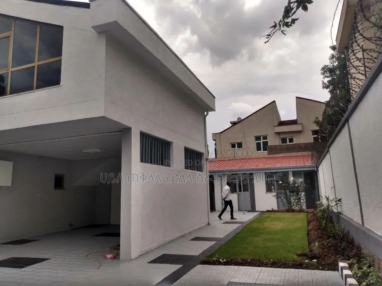 Furnished 9bdrm Townhouse/Terrace in Cmc Sunshine, Yeka for sale