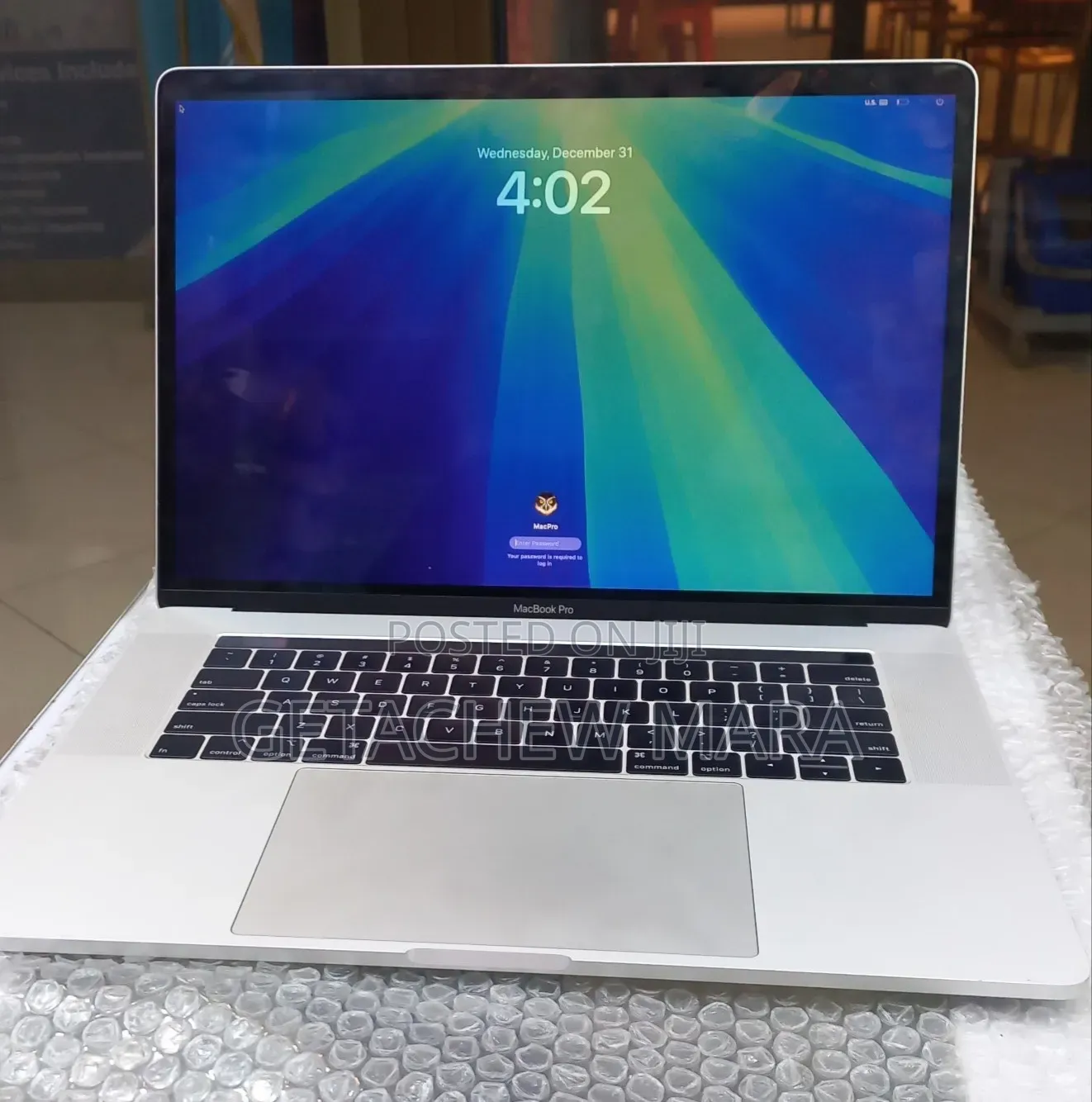 New Laptop Apple MacBook 2018 16GB Intel Core i7 SSD 256GB
