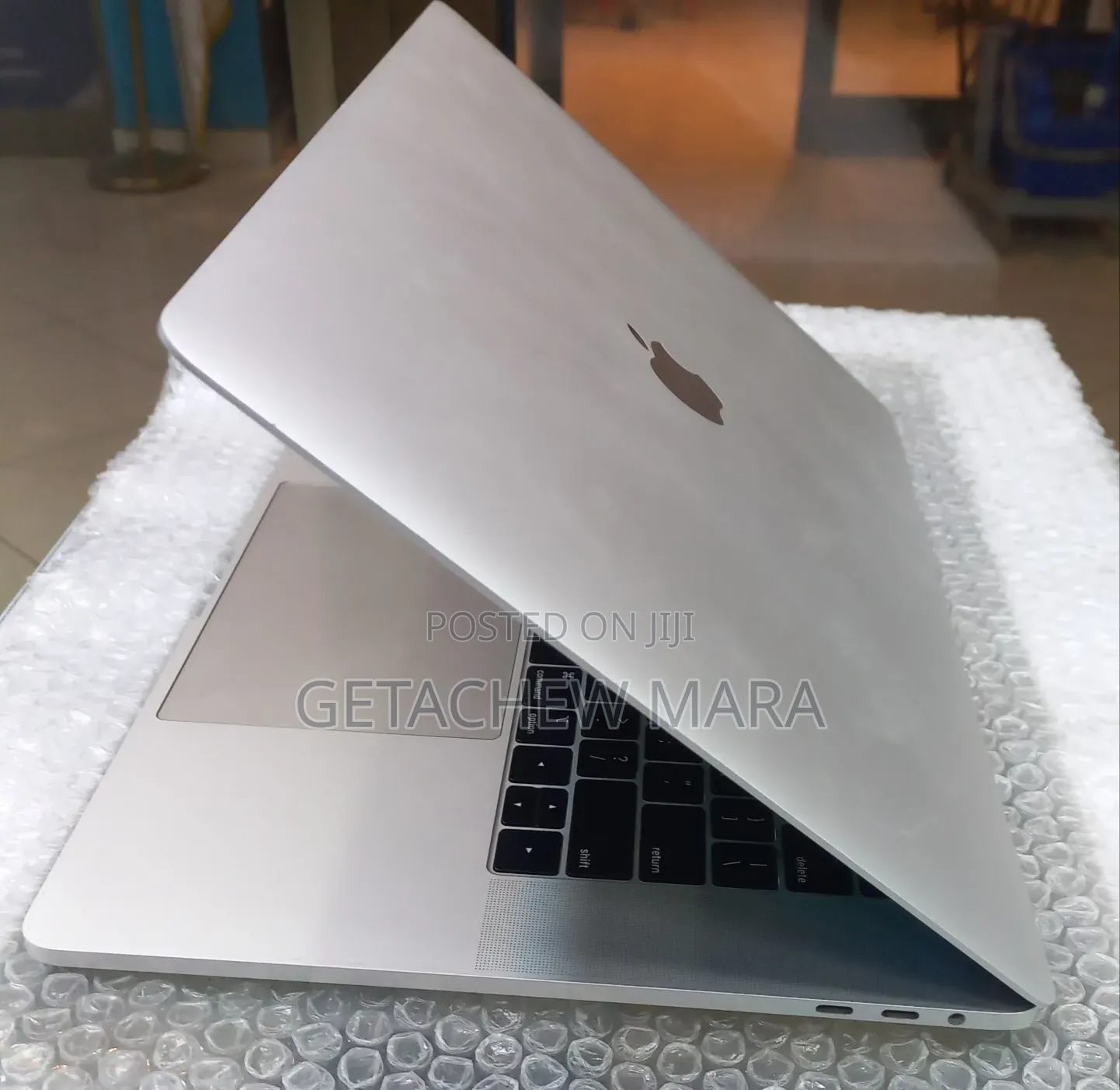 New Laptop Apple MacBook 2018 16GB Intel Core i7 SSD 256GB