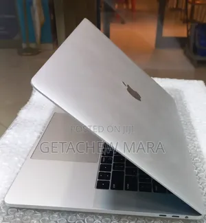 New Laptop Apple MacBook 2018 16GB Intel Core i7 SSD 256GB