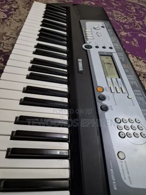 Yamaha PSR-E213 Electronic Keyboard