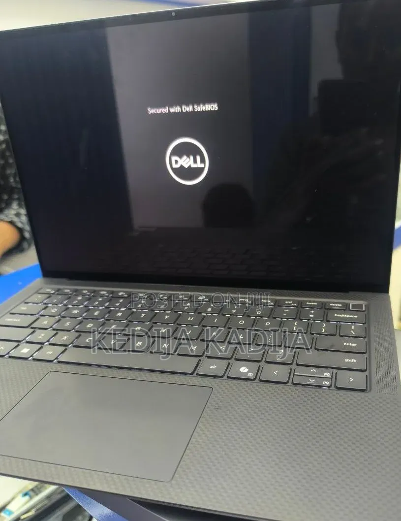 New Laptop Dell Precision 5490 32GB Intel Core Ultra 9 SSD 1T