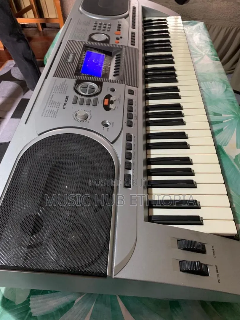 Uni Sound 61-Key Electronic Keyboard