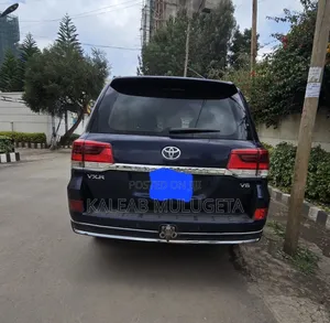 Toyota Land Cruiser 2017 Blue