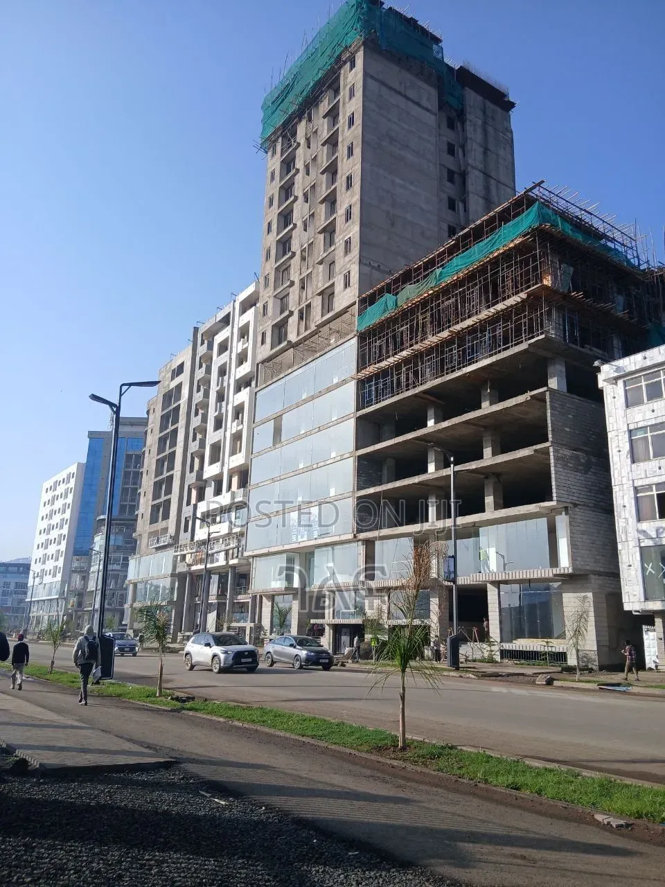 ብሌ መደሃኒያለም ዋና አስፓልት ላይ ለካፌ ለሬስቶራንት ለባንክ የሚሆኑ የንግድ ሱቆች ሽያጭ