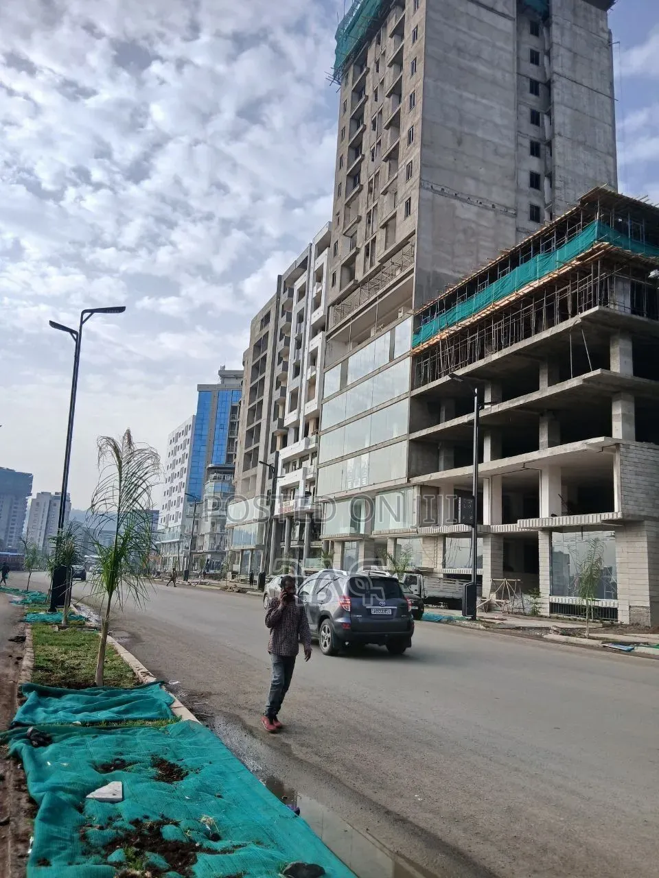 ብሌ መደሃኒያለም ዋና አስፓልት ላይ ለካፌ ለሬስቶራንት ለባንክ የሚሆኑ የንግድ ሱቆች ሽያጭ