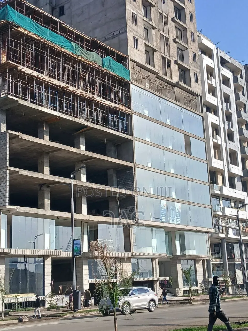 ብሌ መደሃኒያለም ዋና አስፓልት ላይ ለካፌ ለሬስቶራንት ለባንክ የሚሆኑ የንግድ ሱቆች ሽያጭ