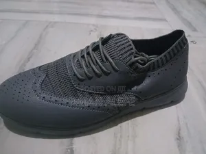 Sneaker  Classic Shoes