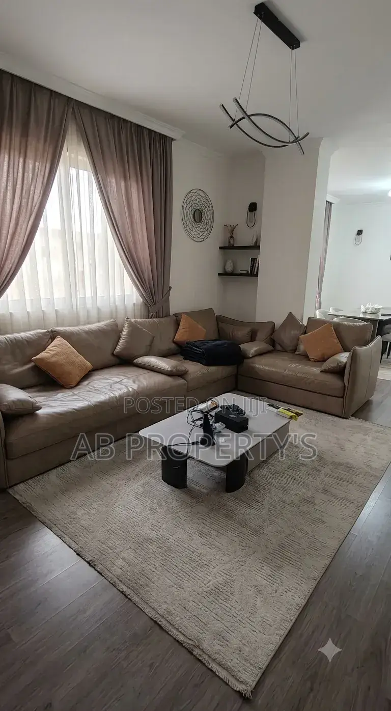Furnished 3bdrm Apartment in ፒያሳ, Arada for sale