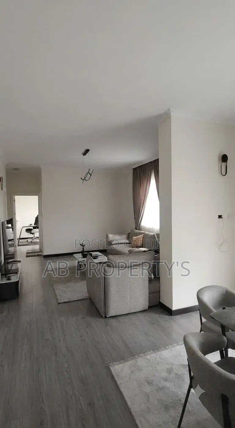 Furnished 3bdrm Apartment in ፒያሳ, Arada for sale