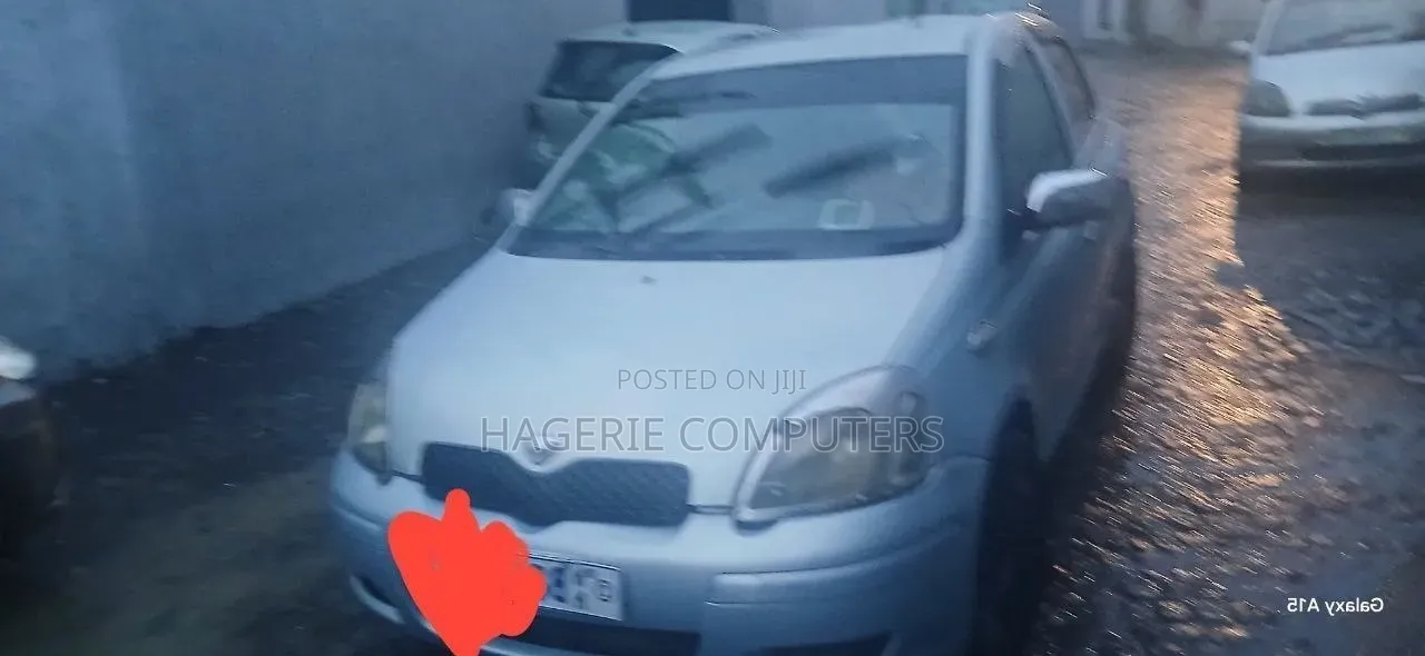 Toyota Vitz 2004 Silver