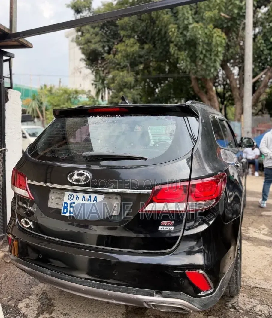 Hyundai Santa Fe 2018 Gray