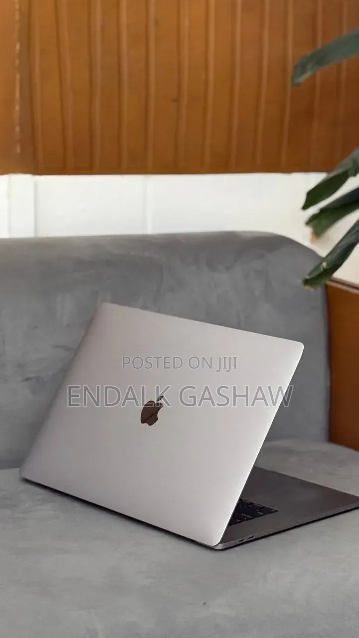 New Laptop Apple MacBook Pro 2019 32GB Intel Core i9 SSD 512GB