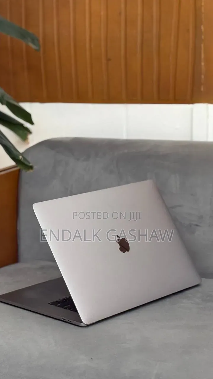 New Laptop Apple MacBook Pro 2019 32GB Intel Core i9 SSD 512GB