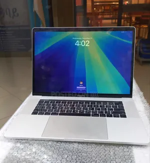 New Laptop Apple MacBook Pro 2018 16GB Intel Core i7 SSD 256GB