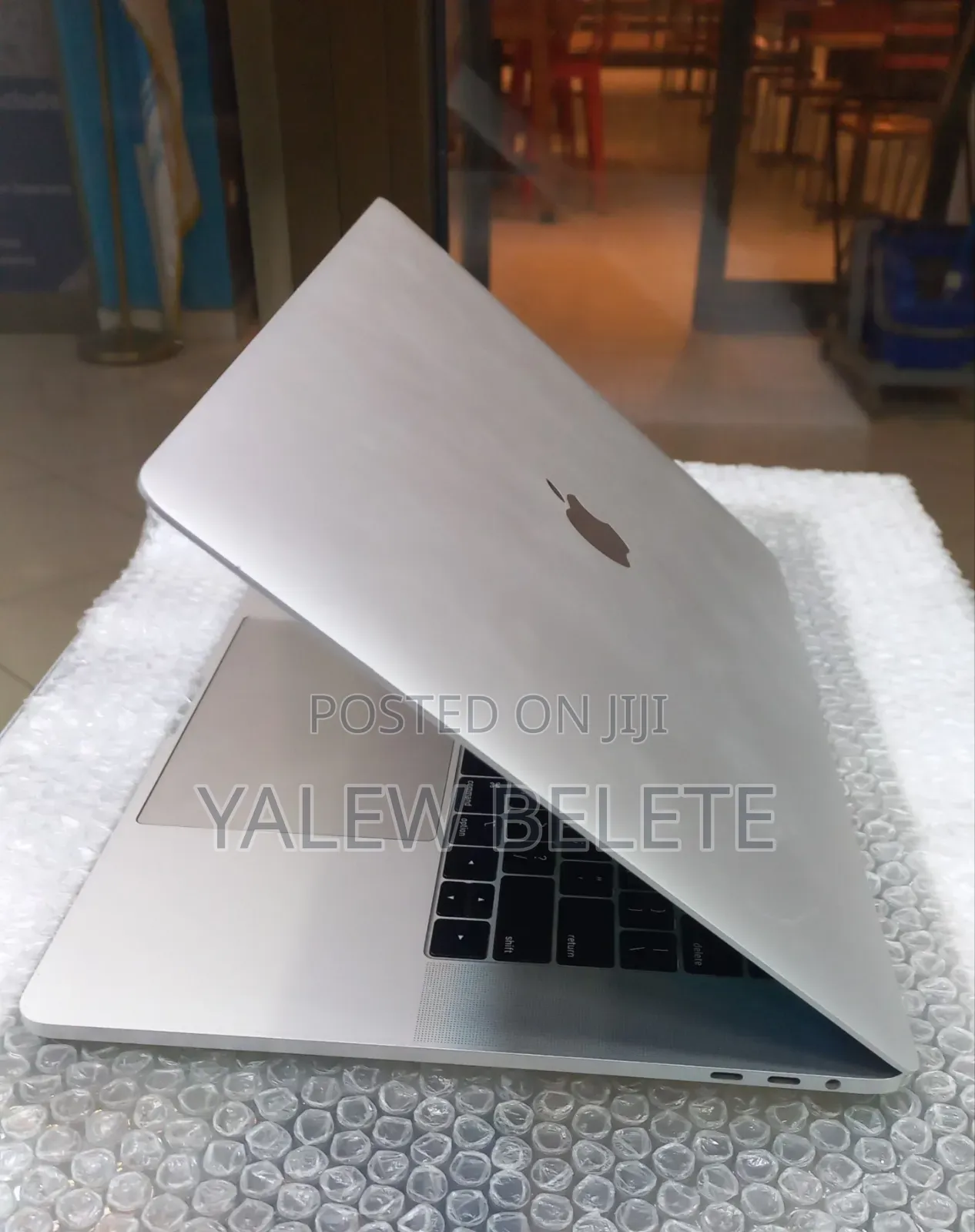 New Laptop Apple MacBook Pro 2018 16GB Intel Core i7 SSD 256GB