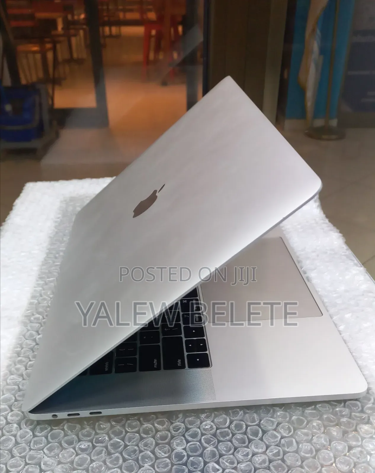 New Laptop Apple MacBook Pro 2018 16GB Intel Core i7 SSD 256GB