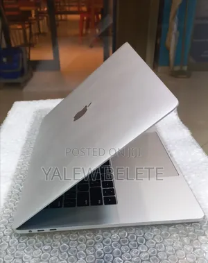 New Laptop Apple MacBook Pro 2018 16GB Intel Core i7 SSD 256GB