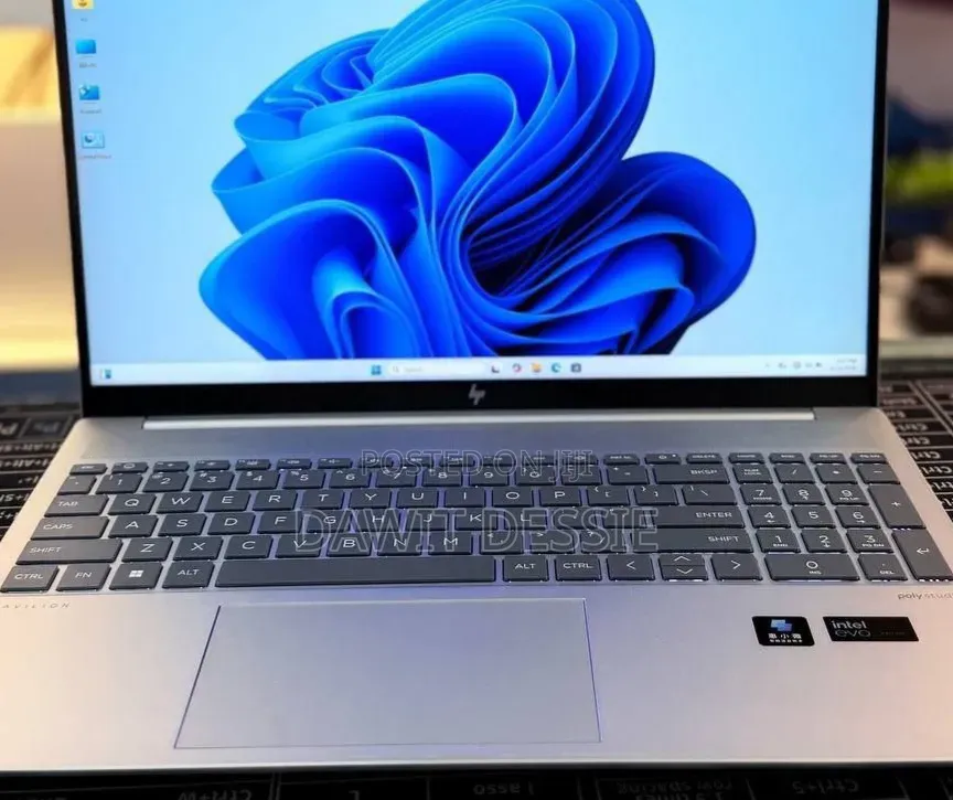 New Laptop HP 32GB Intel Core Ultra 7 SSD 1T