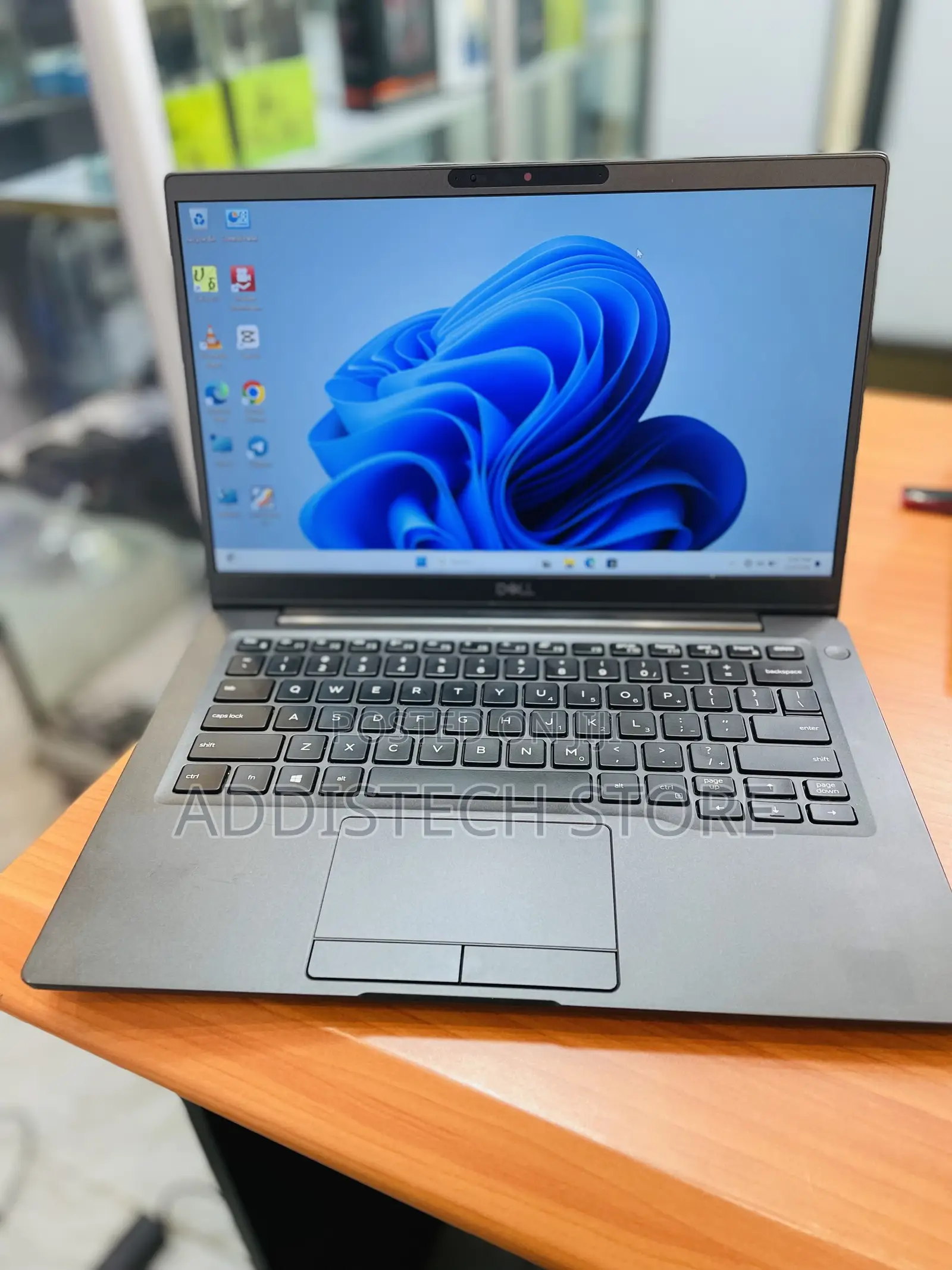 New Laptop Dell Latitude 7300 8GB Intel Core i7 SSD 512GB