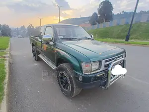 Toyota Hilux 1999 Green