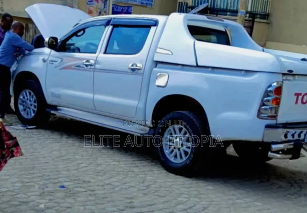 Double Cab Pick Up Car for Rent