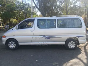 Toyota HiAce 2004 Silver