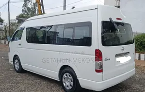 Car 2021 White