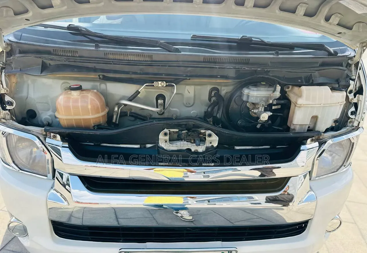 Toyota HiAce 2015