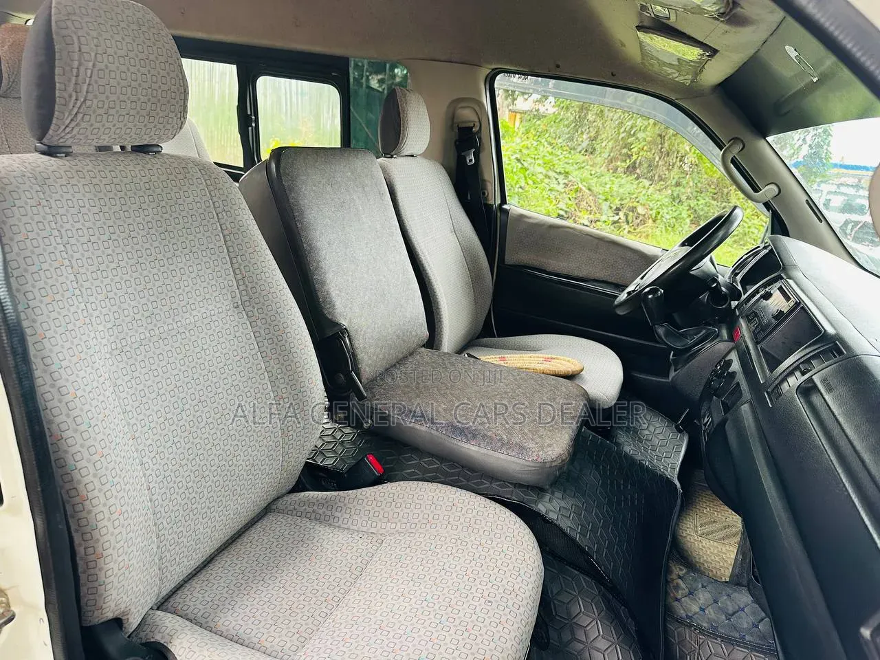 Toyota HiAce 2015