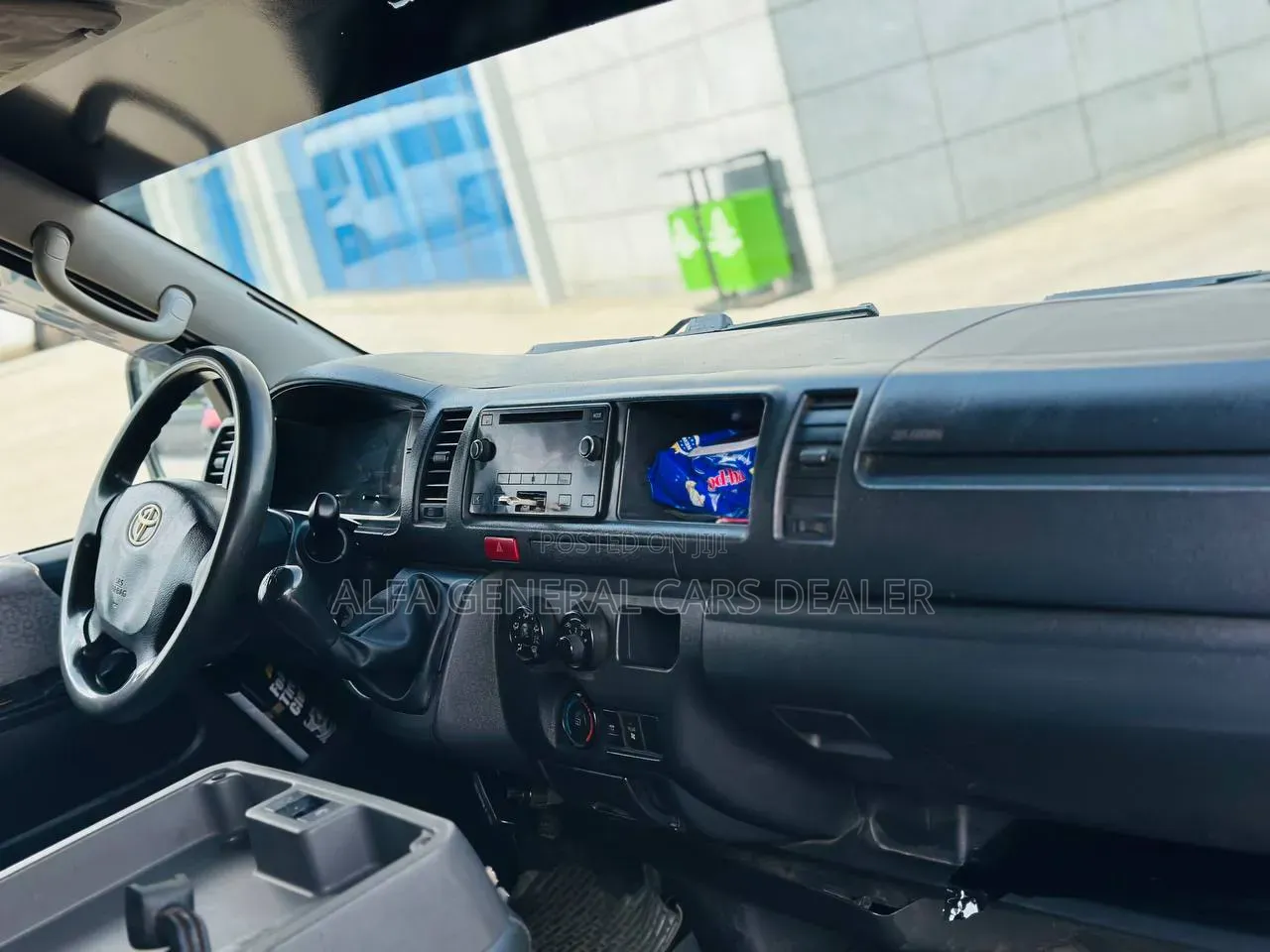 Toyota HiAce 2015