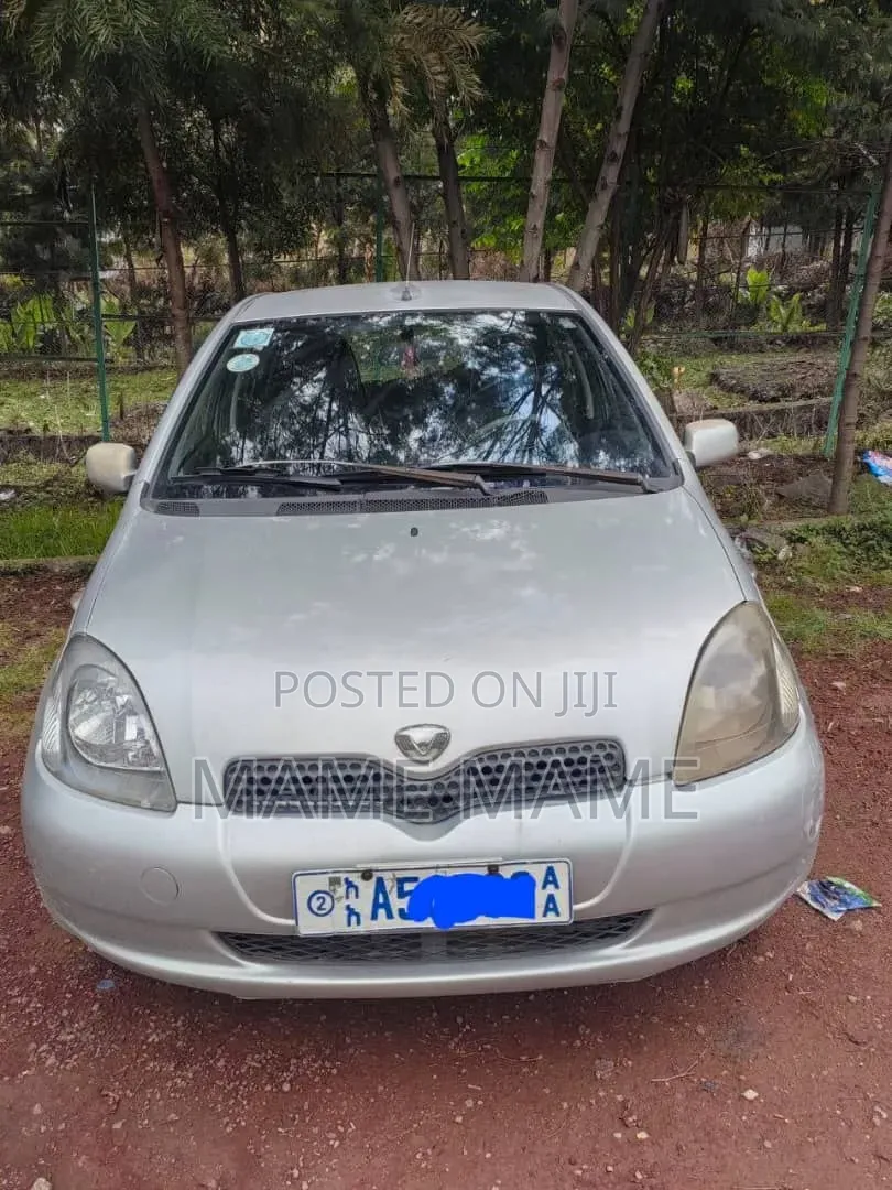 Toyota Vitz 2001 Silver