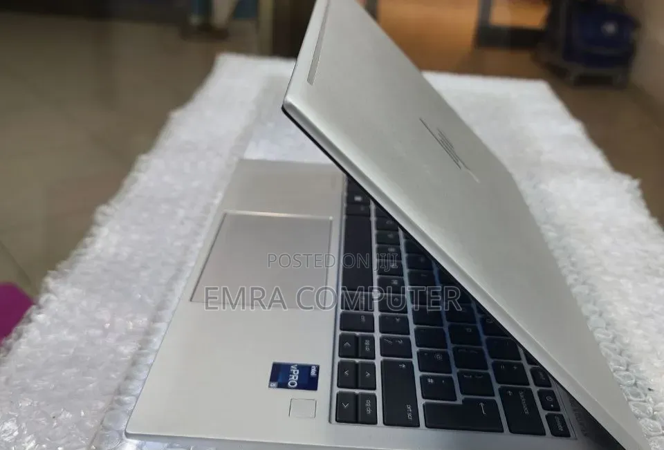 New Laptop HP EliteBook 830 G9 16GB Intel Core i5 SSD 512GB