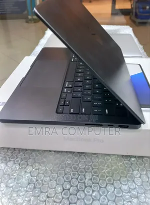 New Laptop Apple MacBook Pro 2025 M5 16GB Apple M5 Pro SSD 512GB