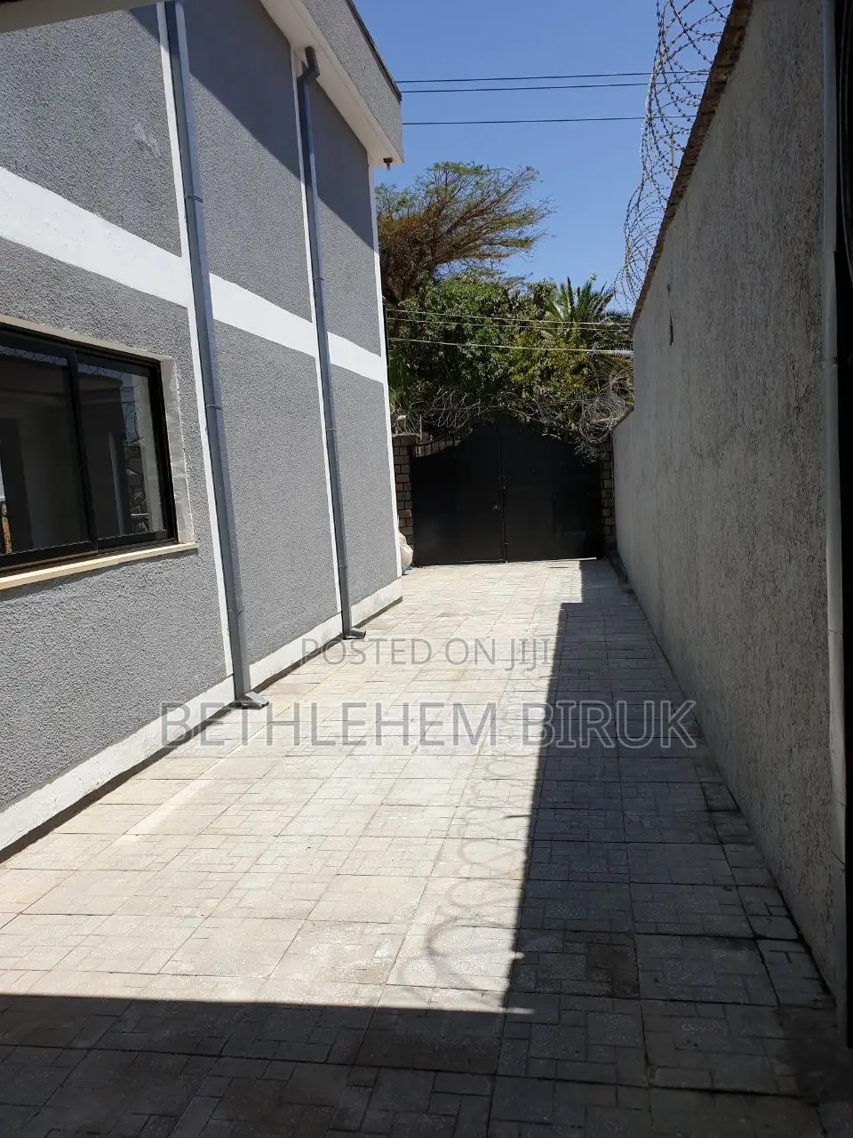 3bdrm House in Yeka for sale