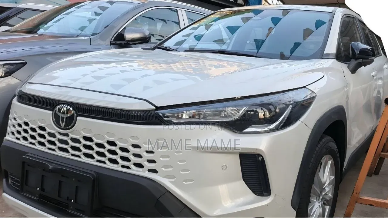 Toyota Corolla Cross Hybrid 2026 White
