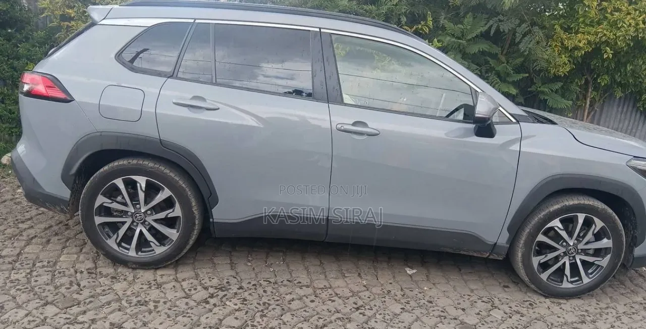 Toyota Corolla Cross Hybrid 2024 Blue