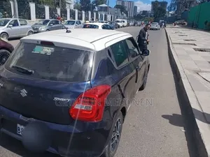 Suzuki Swift 2021 Blue