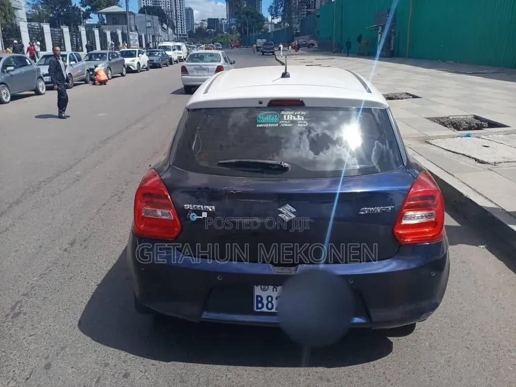 Suzuki Swift 2021 Blue
