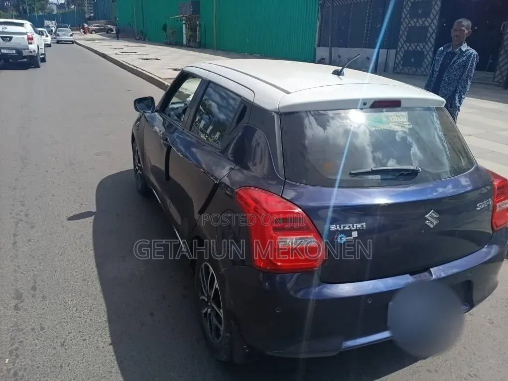 Suzuki Swift 2021 Blue