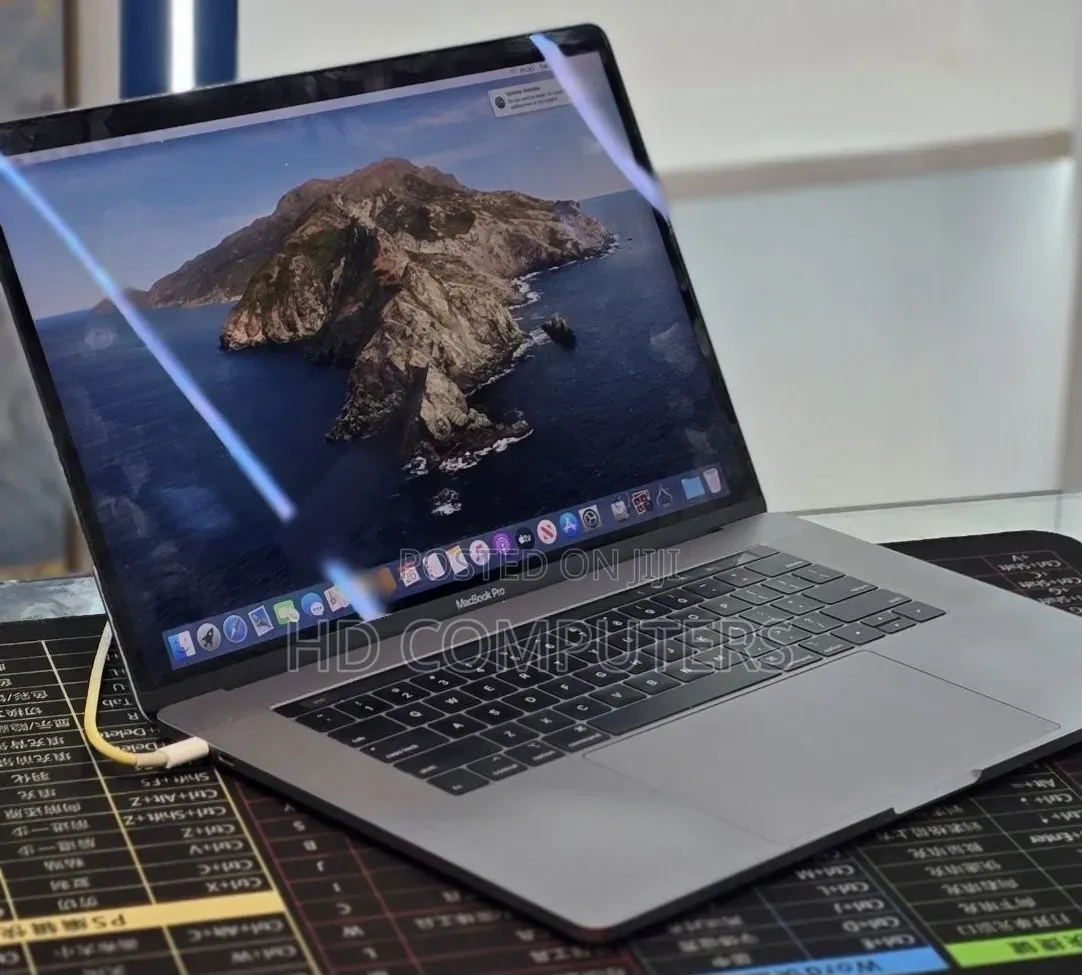 New Laptop Apple MacBook Pro 2018 32GB Intel Core i9 SSD 1T