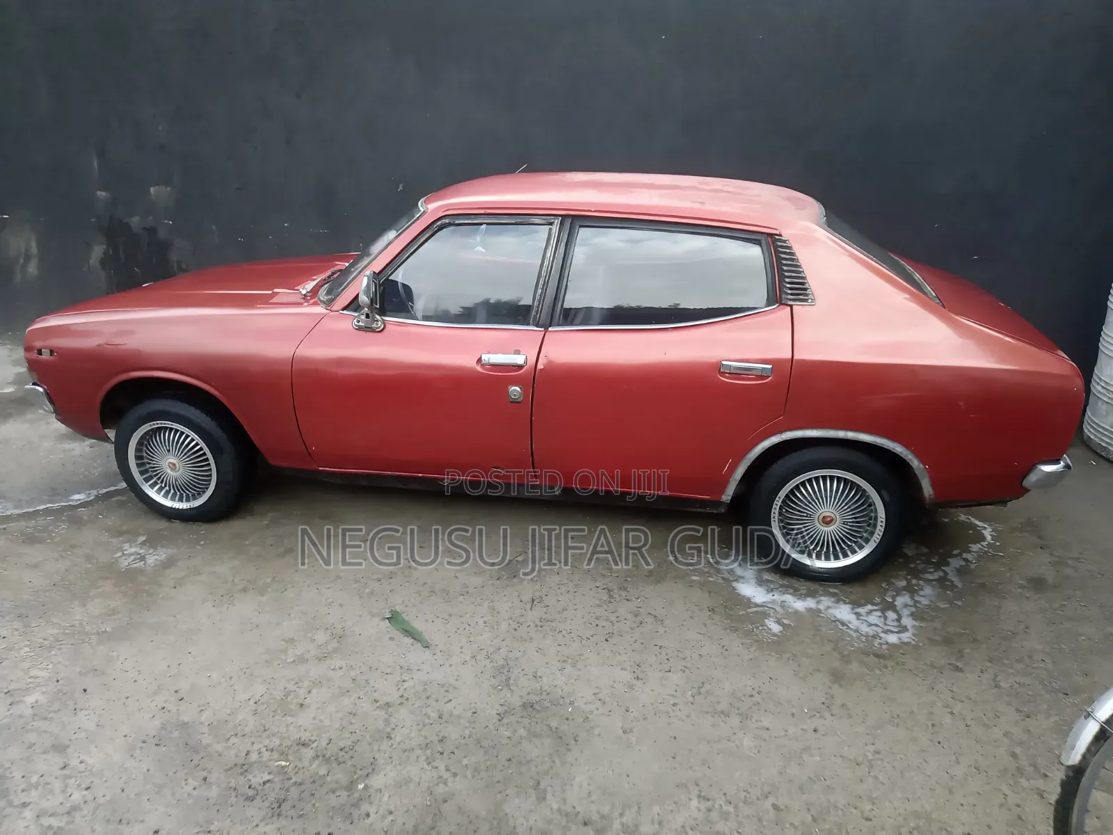 Nissan 100 1975 Burgundy