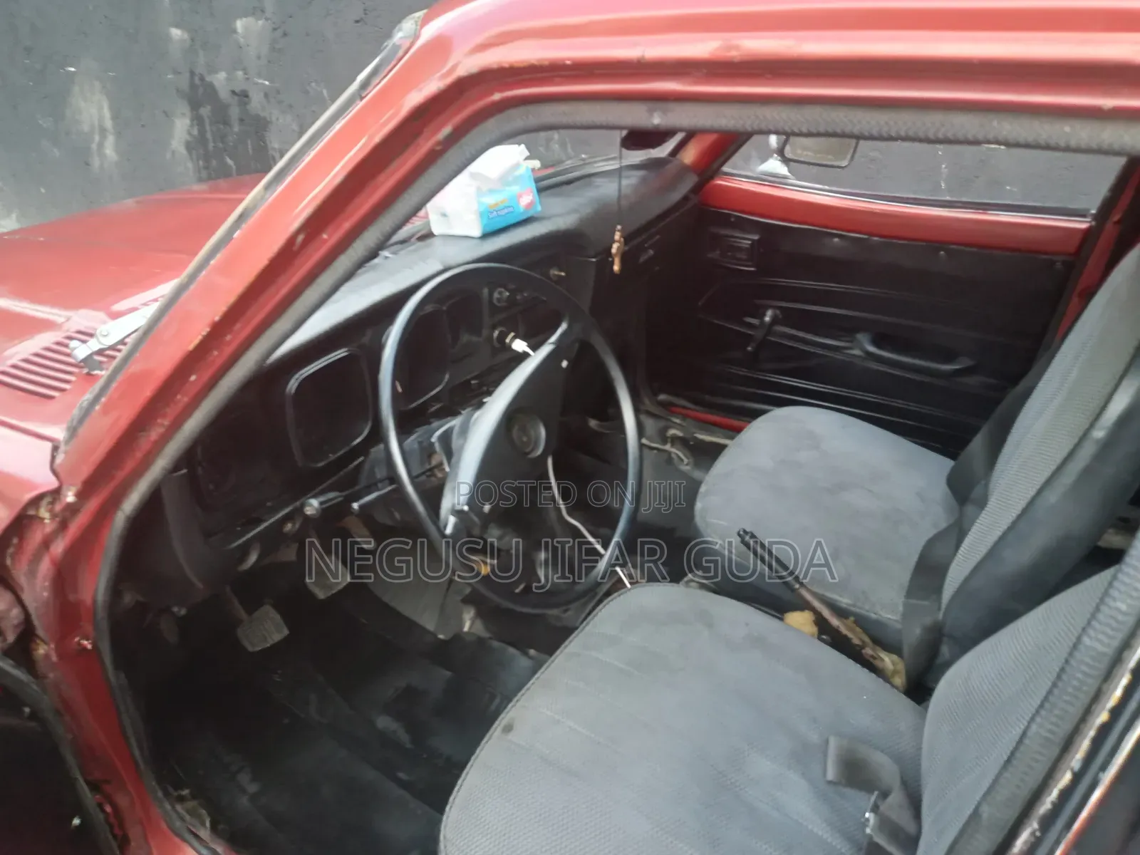 Nissan 100 1975 Burgundy