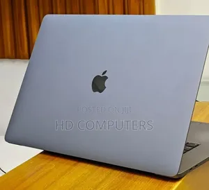 New Laptop Apple MacBook Pro 2018 16GB Intel Core i7 SSD 512GB