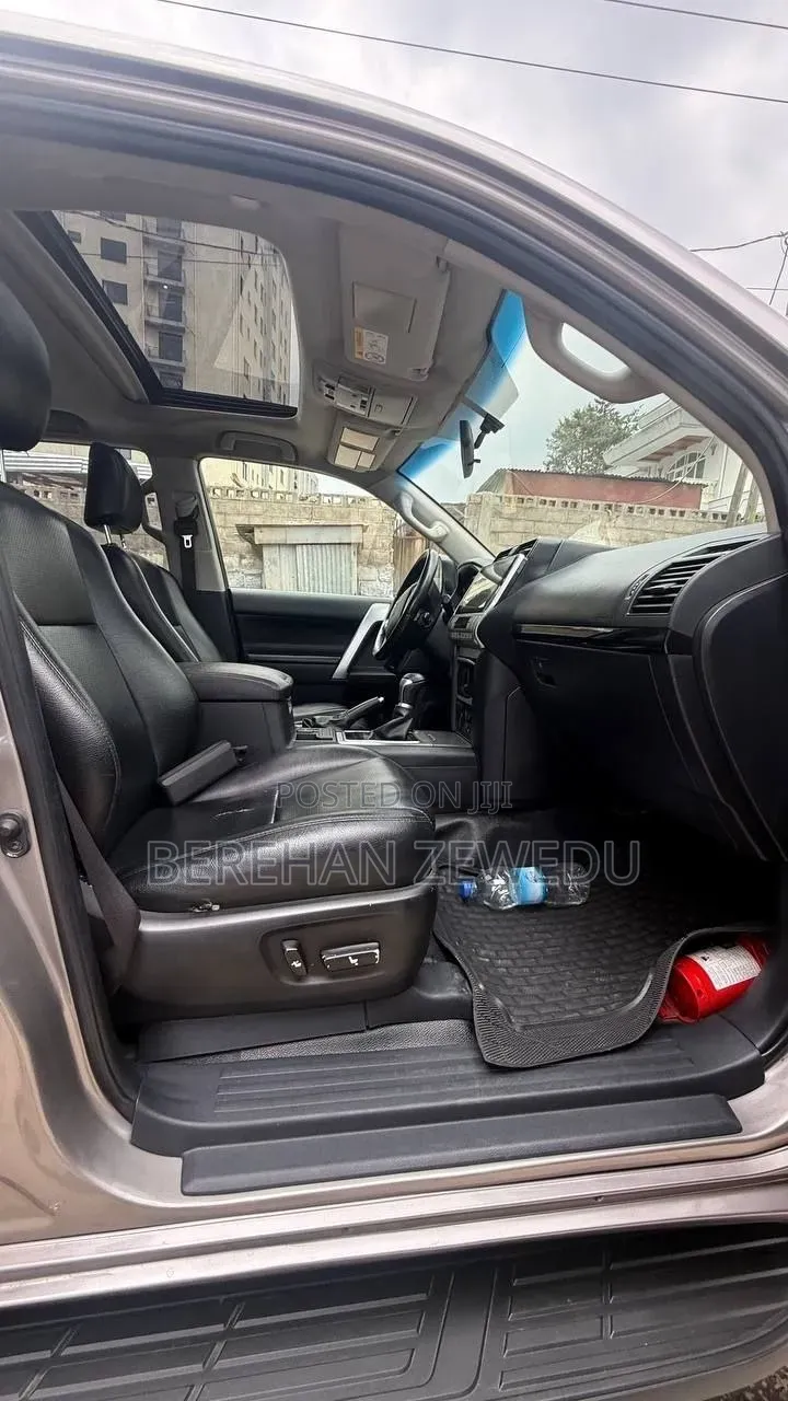 Toyota Land Cruiser 2021 Gray