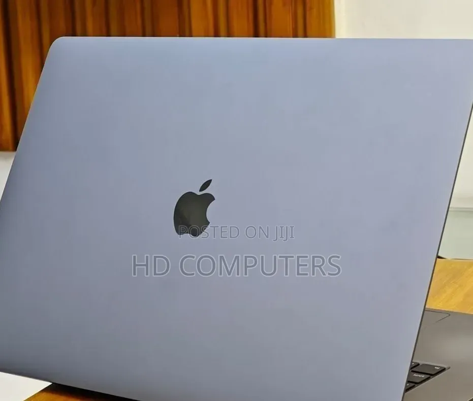 New Laptop Apple MacBook Pro 2018 16GB Intel Core i7 SSD 512GB