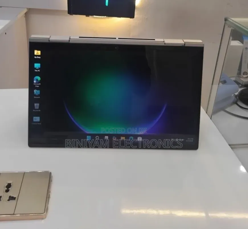 New Laptop HP OmniBook X Flip 14" 16GB Intel Core Ultra 7 SSD 1T