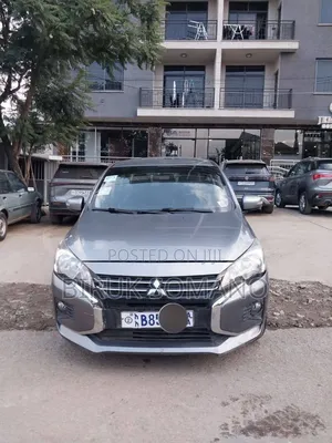 Mitsubishi Attrage 2021 Silver