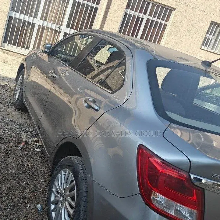 Suzuki Dzire 2022 Silver